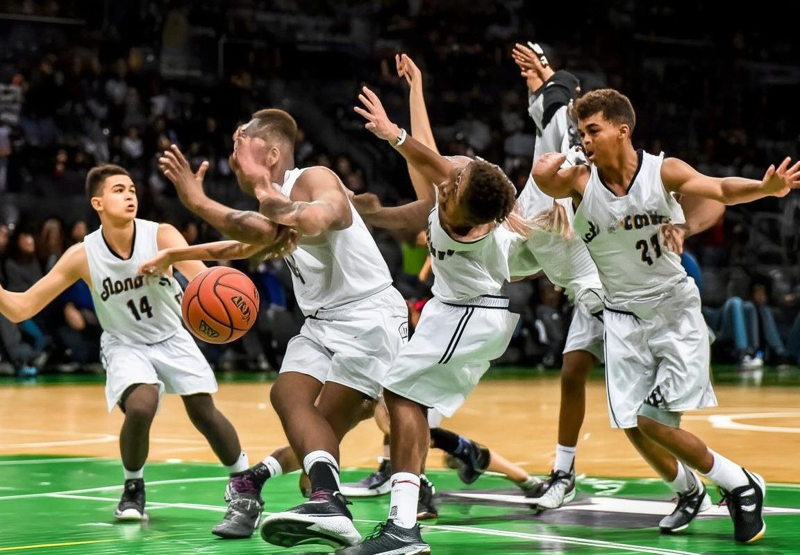 湖人二队锋线群展现年轻球员潜力，运动能力出色但需提升比赛统治力